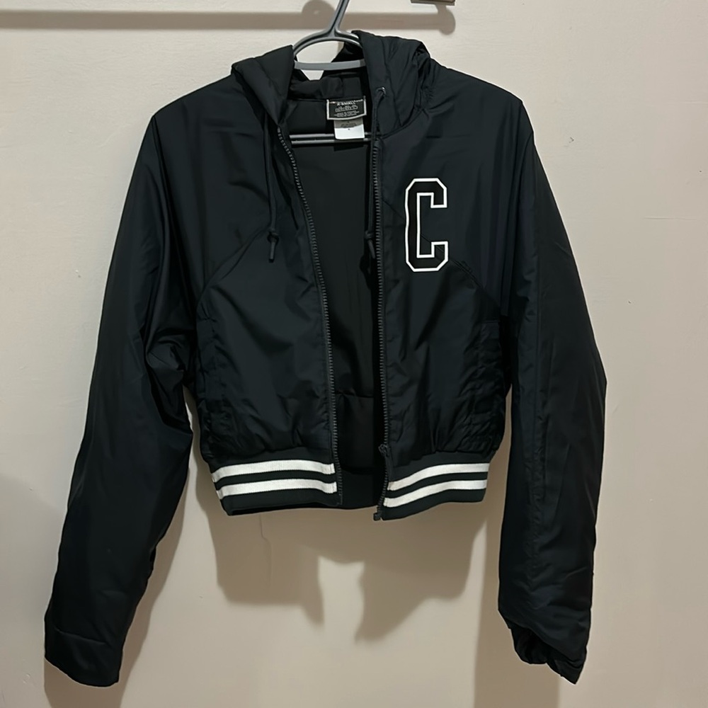 XS cropped champion puffer jacket with hood.